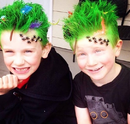 新闻哥：论自拍杆的正确使用方法！2015.09.29