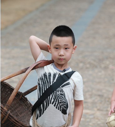 《爸爸3》林大竣独自买菜 向陌生人借钱不忘归还