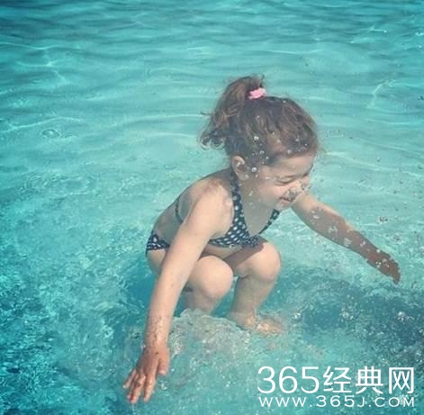 新闻哥：论自拍杆的正确使用方法！2015.09.29