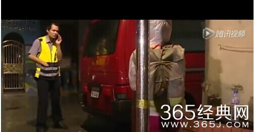 港女遇台风被困获救后骂消防员垃圾视频曝光 骂人张女资料遭人肉