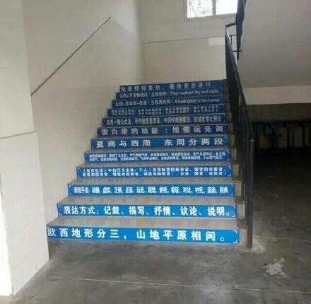 新闻哥：今天你们都认真在上班吗？2015.09.30