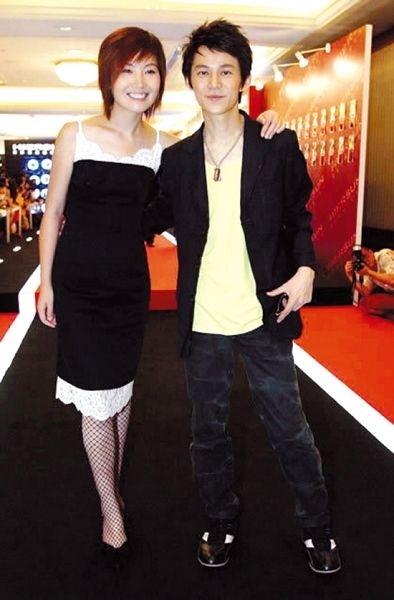 何炅王菁恋情曝光！同居多年与何炅如影随形！