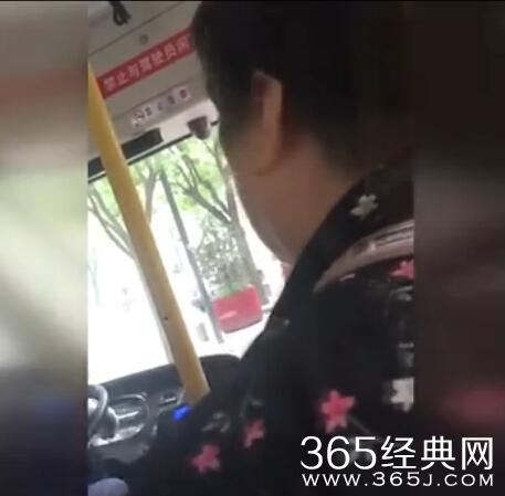 新闻哥：今天你们都认真在上班吗？2015.09.30