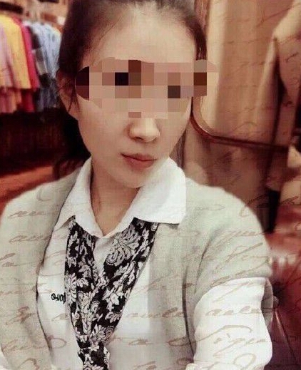 骑车女子被出租车司机开门撞倒遭公交车碾压视频在线观看