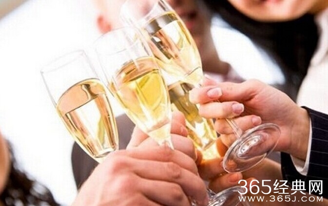 男子借宝马参加同学会 吹牛摆阔遭同学借钱被吓尿