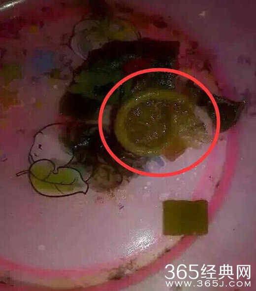 云南学生食堂吃饭吃出安全套是怎么回事 食堂饭菜为什么会有安全套