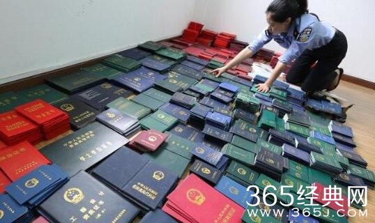 全国假证教主易某林个人资料照片 警方缴获五吨重假证