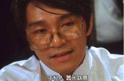 新闻哥：女的脱下内衣内裤！2015.10.12