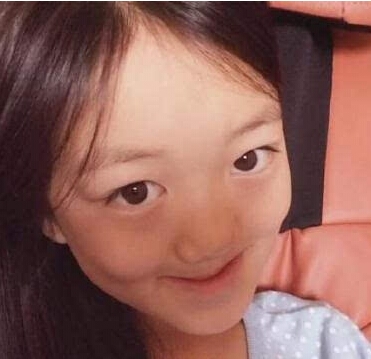 李嫣为什么成网红？李亚鹏9岁女儿super嫣儿微博化妆视频