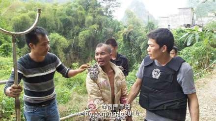 广西村霸猥亵留守女童被抓现场图 村霸罗某资料受关注