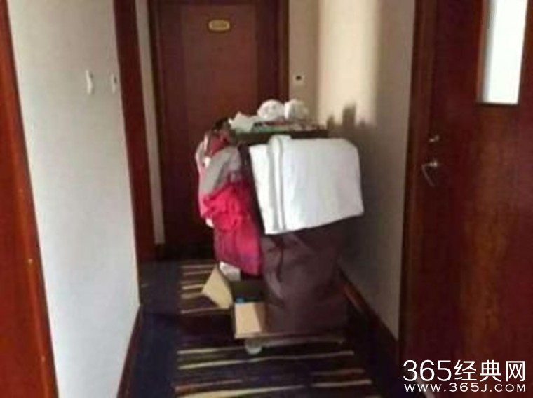 男子喝矿泉水中毒 宾馆水不能乱喝