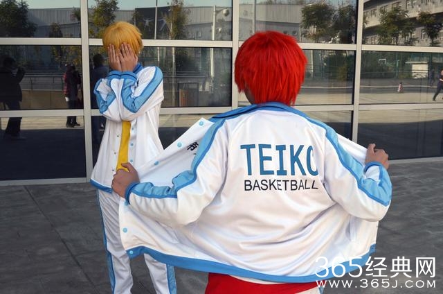 新闻哥：麻溜的快到老子怀里来！2015.10.15