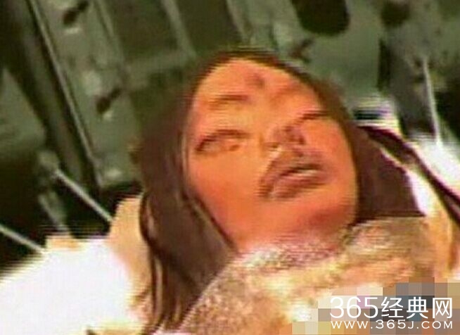 月球惊现神秘三眼女尸 长相诡异女尸眼中流黄油