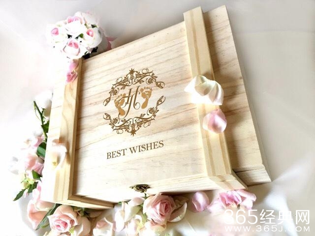 小周周正面照片 小周周英文名Hathaway寓意解析