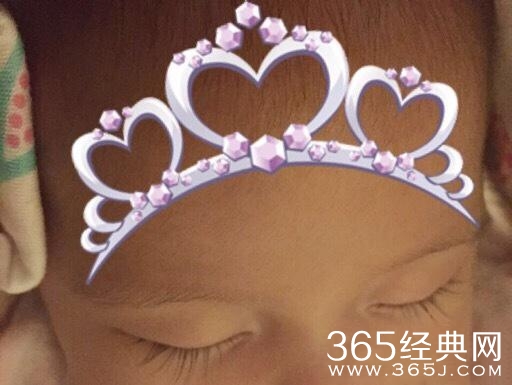 小周周正面照片 小周周英文名Hathaway寓意解析