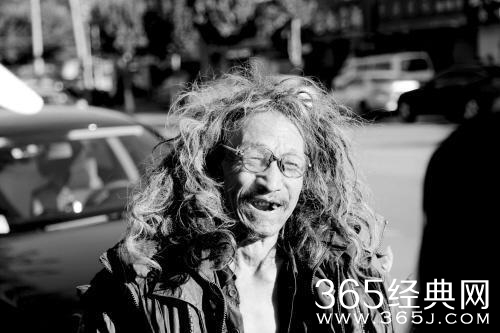 新闻哥：麻溜的快到老子怀里来！2015.10.15