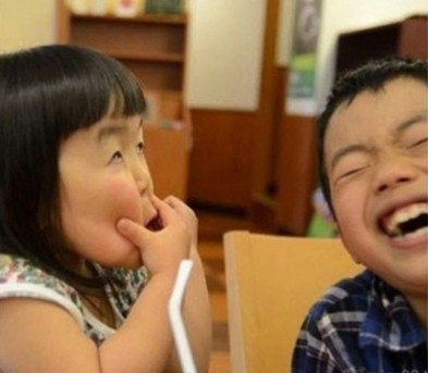 新闻哥：开房没钱就抢劫！2015.10.16