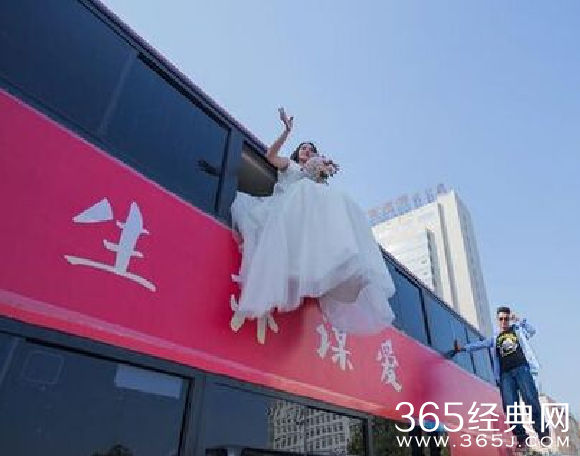 悬浮婚礼是怎么弄的 新郎新娘是怎么飘在空中的
