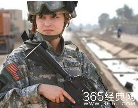 美女兵洗澡被偷拍 网上视频流出