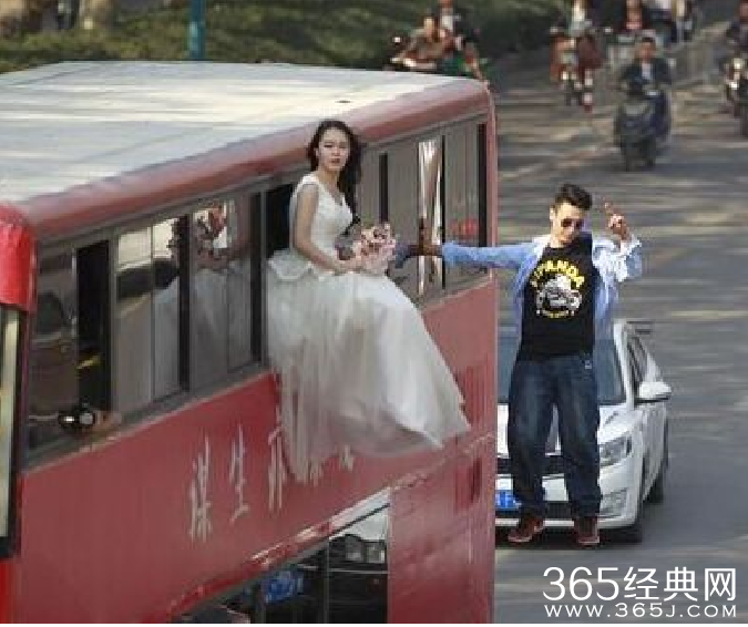 悬浮婚礼是怎么弄的 新郎新娘是怎么飘在空中的