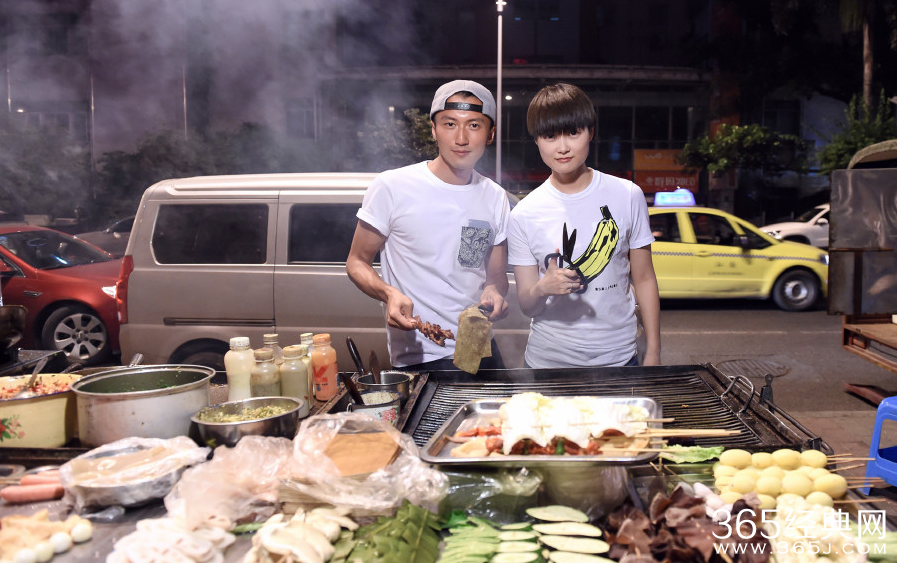 李宇春录十二道锋味2街头吃烧烤照片曝光