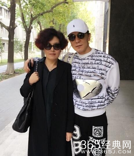 李咏上课老师调侃 重回课堂很兴奋