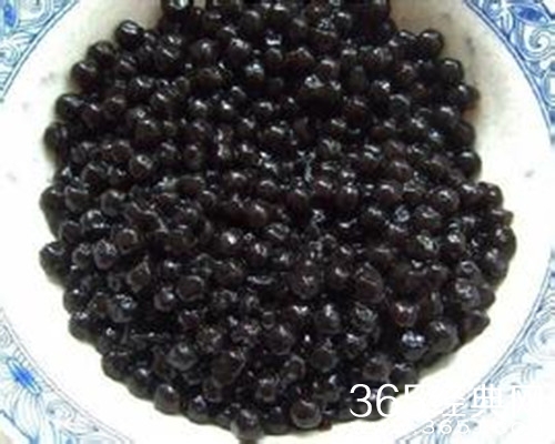 珍珠奶茶制作黑幕视频曝光 珍珠是轮胎破鞋底制成