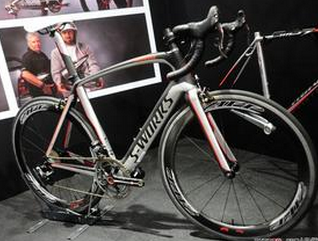 的哥为避宝马撞上自行车里的法拉利赔八万