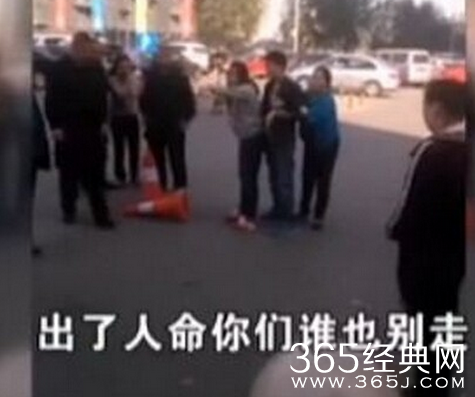 老太猛踹孕妇肚子十分猖狂 叫嚣有关系打死也不用负责