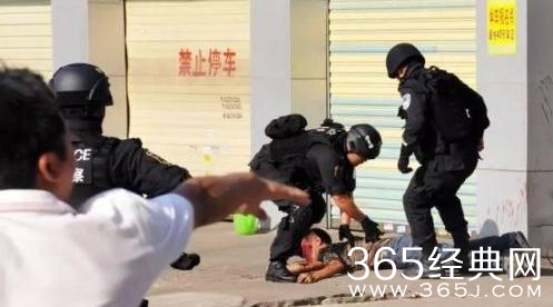 东莞被狙劫匪遇超淡定女孩 ：死就死呗 劫匪被狙女孩毫发无伤