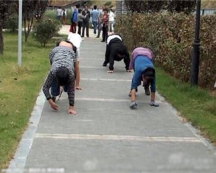 新闻哥：小妹，来交际一下把！2015.10.22