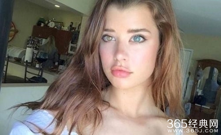 女模天生瞳孔异色 黄蓝眼鬼魅极致