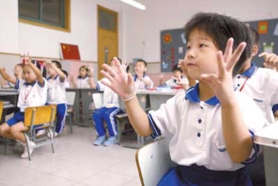 山东省聊城市嘉明第一实验小学一二年级取消数学课 大胆改革引争议