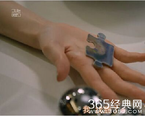 她很漂亮女二把拼图给了男主 为什么第10集拼图又回到女二手中