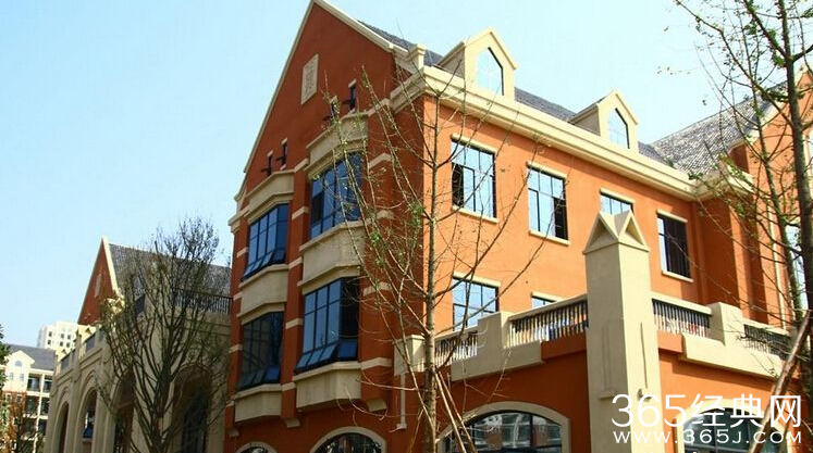 重庆工商大学融智学院巴南新校区内景照片 宿舍似洋房食堂像别墅