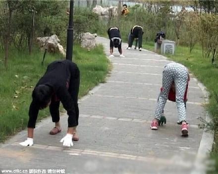 新闻哥：小妹，来交际一下把！2015.10.22