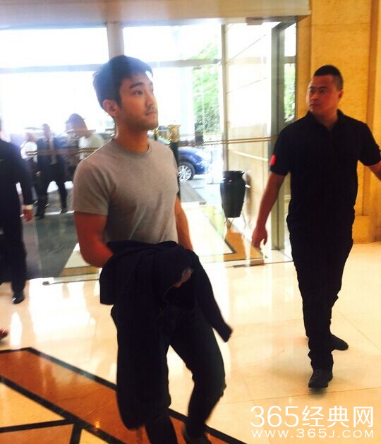 电视剧她很漂亮第十集插曲是什么