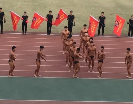 新闻哥：变态凶徒捅人菊花！2015.10.23