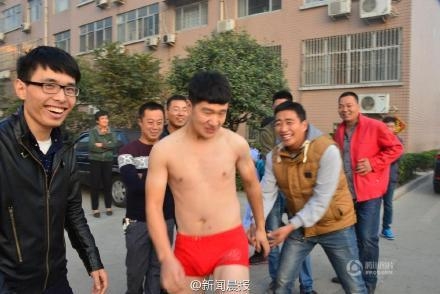 新闻哥：不要糟蹋人家姑娘！2015.10.26