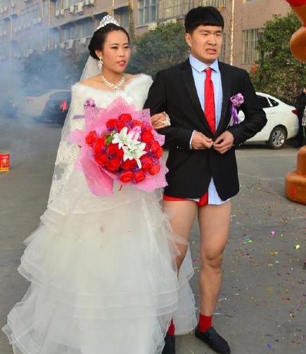 新闻哥：不要糟蹋人家姑娘！2015.10.26