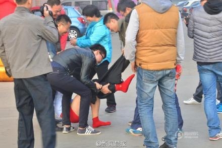 新闻哥：不要糟蹋人家姑娘！2015.10.26