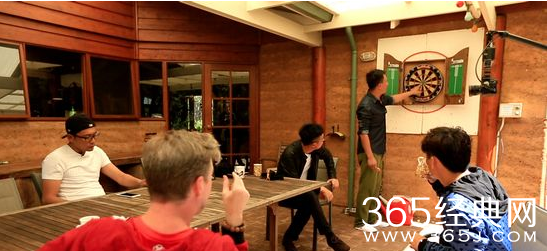 爸爸3大结局 六位老爸童心未泯 互拼掷飞镖