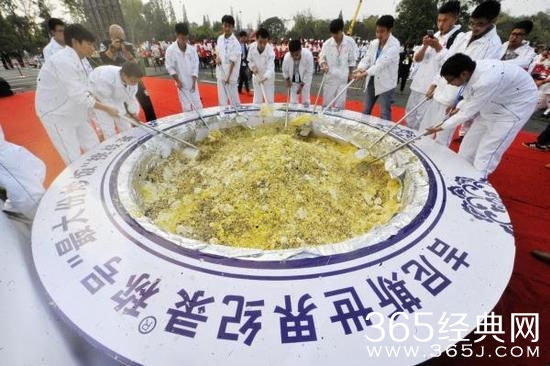 新闻哥：用国产手机不能坐飞机？2015.10.27