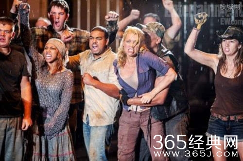 疑友变异将其打死 看行尸走肉意淫男子变僵尸