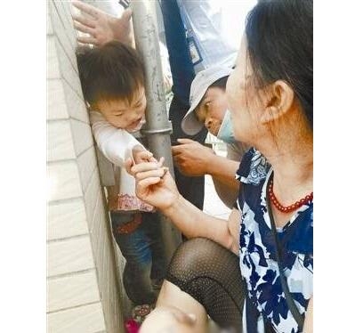 新闻哥：再叫放老虎咬你！2015.10.29