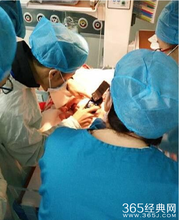 15岁母亲产子后用竹签扎死男婴现场照片