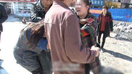 新闻哥：再叫放老虎咬你！2015.10.29