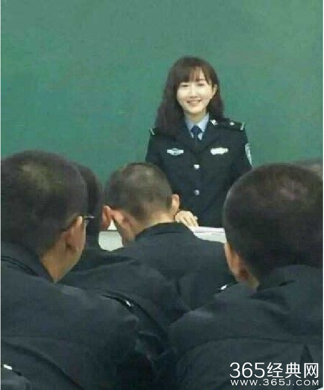 河南最美女教师任职警校上课被围观 只想教书育人