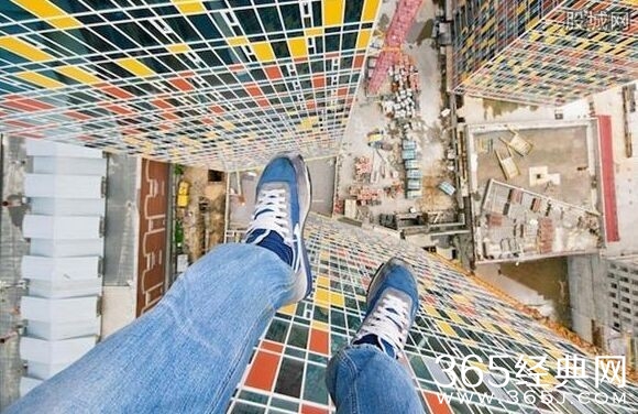 窃贼爬到34楼外不忘拍照留念 最终将自己搭进监狱