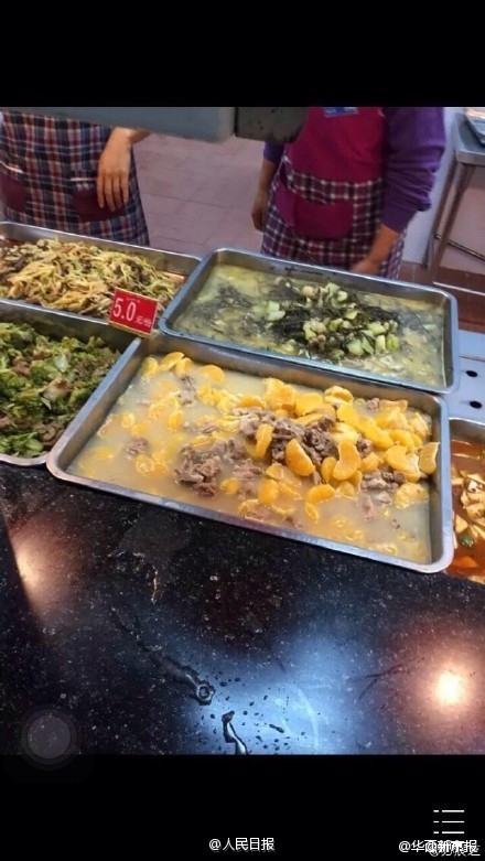 高校食堂惊现橘子炖猪蹄 这酸爽简直了